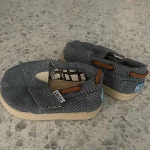 Toms baby shoes